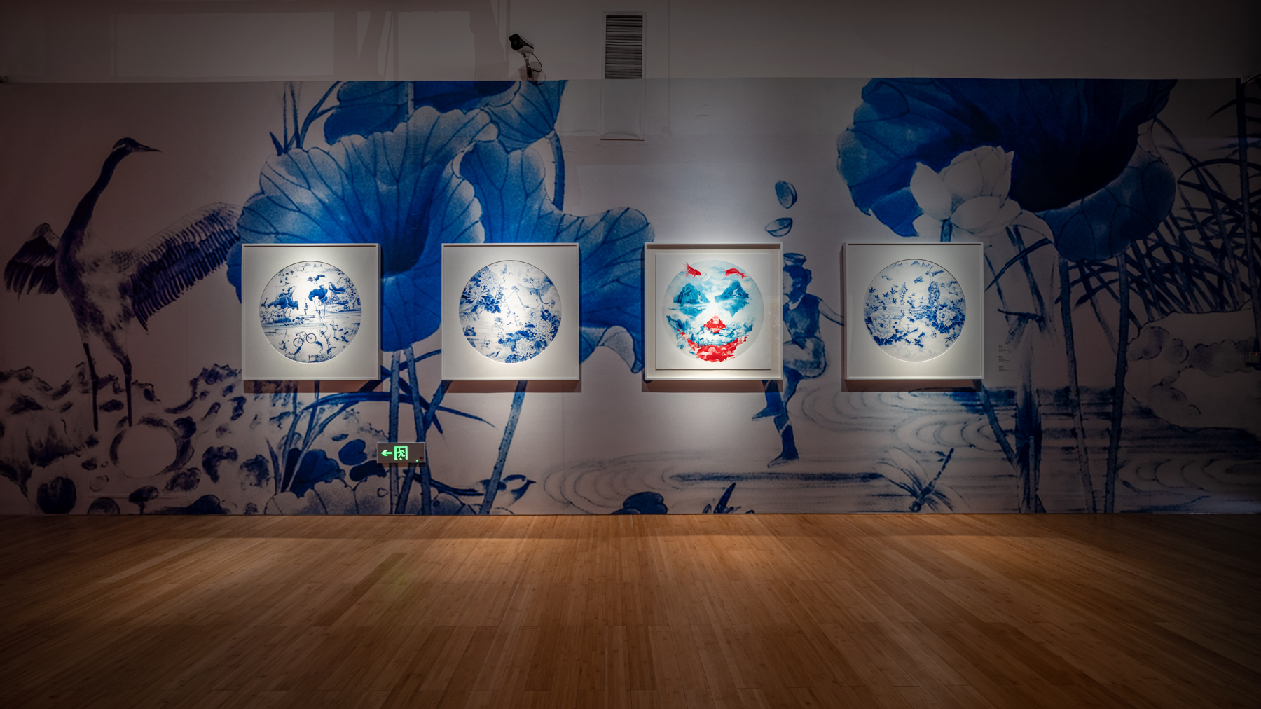 Blue-and-white porcelain skull works in the exhibition