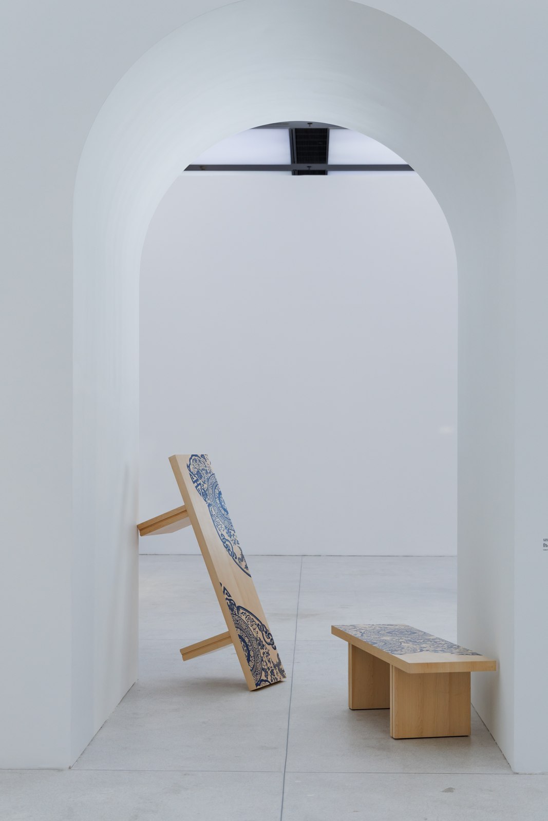 A different arrangement of the benches leads the eye through the gallery.